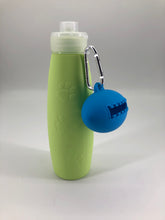 Load image into Gallery viewer, ¡NUEVO! Petioto - Botella de agua hecha con silicona con dispensador de bolsitas - 600ml capacidad - Perfecta para perros grandes